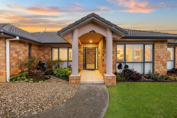 35 Walter Haddrell Crescent, Flat Bush, Auckland